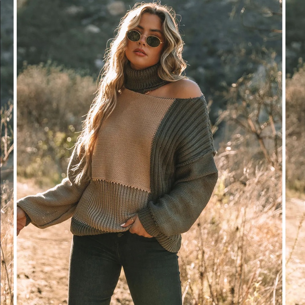 Cut out turtleneck